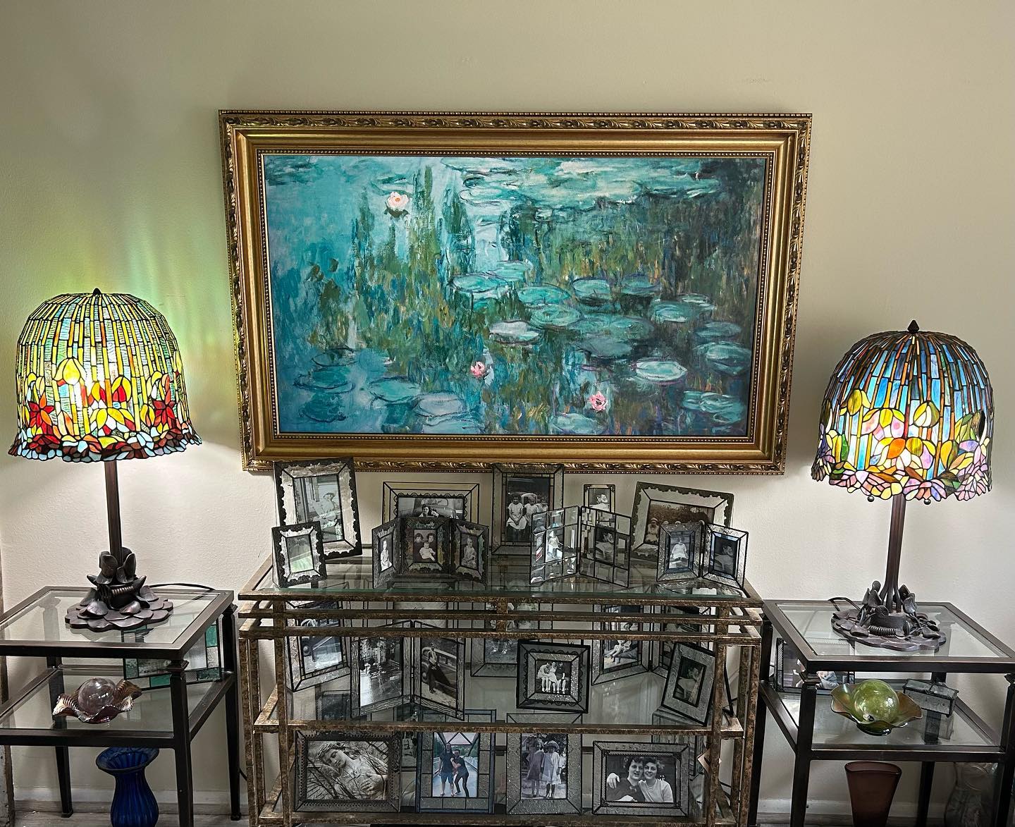 With a Samsung Frame TV and Deco TV Frame, you can bring a museum into your home.