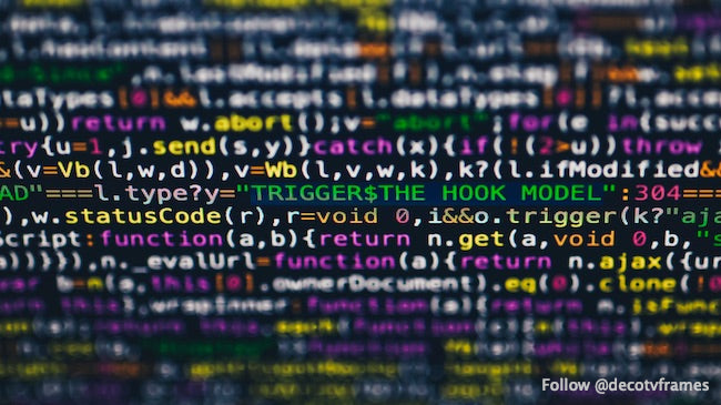 Code de programmation du développeur de logiciels sur fond noir