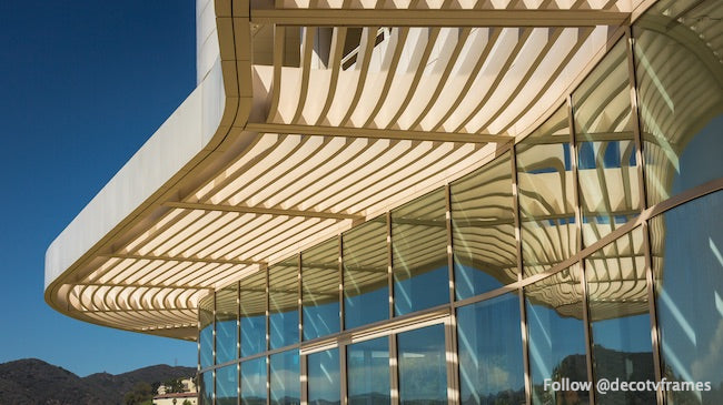 Courbes au restaurant Getty