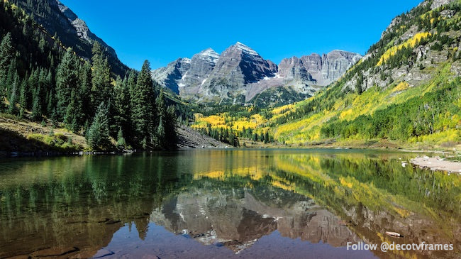 Vista otoñal de los picos de las Montañas Rocosas llamados Maroon Bells, entre el condado de Pitkin y el condado de Gunnison, Colorado 
